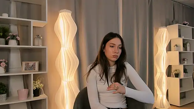 Snapshot of MissyHuf chatting on 8, 10, 2025 MissyHuf online show from 8, 10, 2025