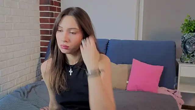 Snapshot of MissyHuf chatting on 18, 10, 2025 MissyHuf online show from 18, 10, 2025