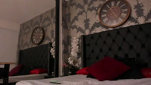 Valeria Collin online show from 2, 12, 2025