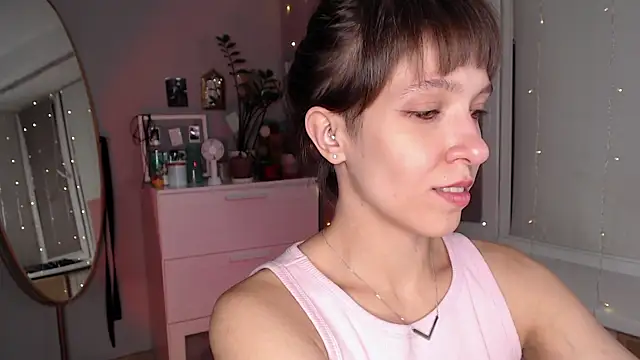 Snapshot of YourHotExSAndra chatting on 8, 10, 2025 YourHotExSAndra online show from 8, 10, 2025