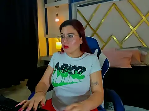 Snapshot of allison_mc chatting on 5, 7, 2026 allison mc online show from 5, 7, 2026