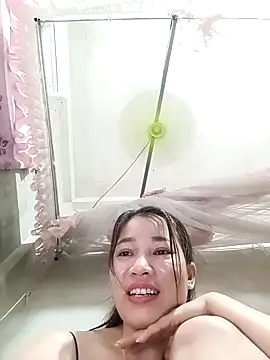 Snapshot of ladzy_sexy chatting on 10, 4, 2026 ladzy sexy online show from 10, 4, 2026