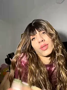 SiaraRealist online show from 11, 11, 2025