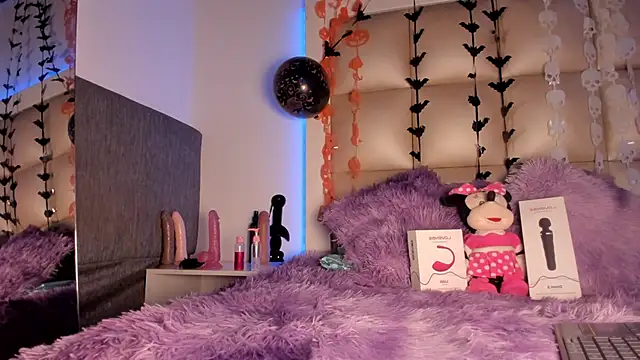 Mia Petitejs online show from 17, 10, 2025