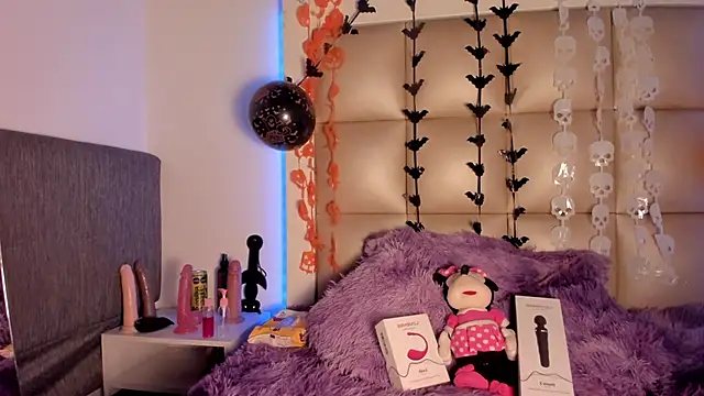 Mia Petitejs online show from 20, 10, 2025