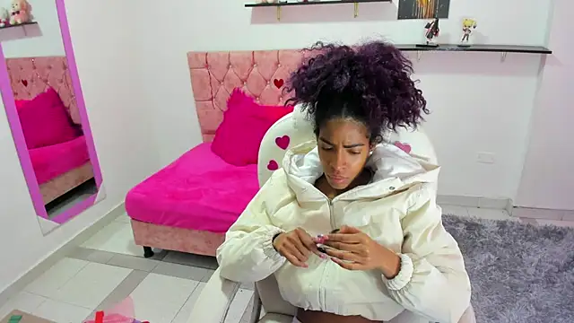 thianahorny online show from 4, 3, 2026