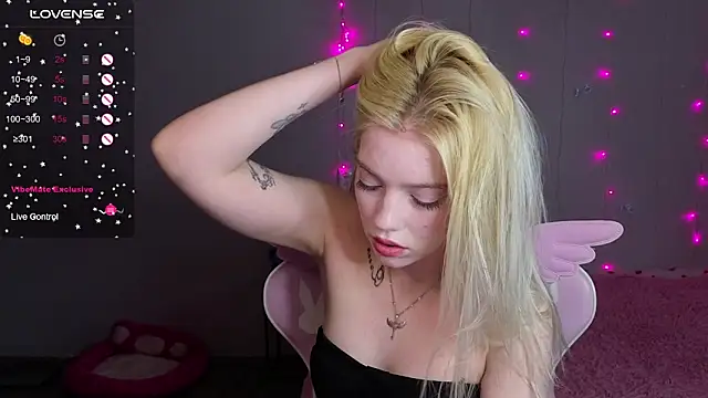 myprettylola online show from 4, 5, 2026