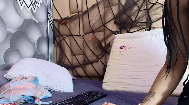 Snapshot of hannah_teehn chatting on 23, 10, 2025 hannah teehn online show from 23, 10, 2025