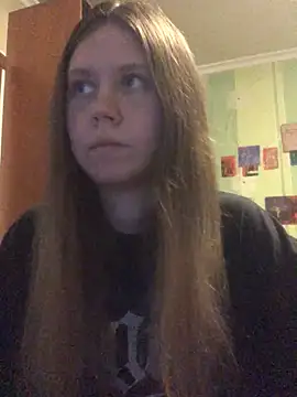 LunaVirelle online show from 4, 6, 2026