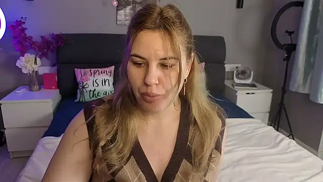 Snapshot of Passion-Blondy chatting on 11, 5, 2026 Passion-Blondy online show from 11, 5, 2026