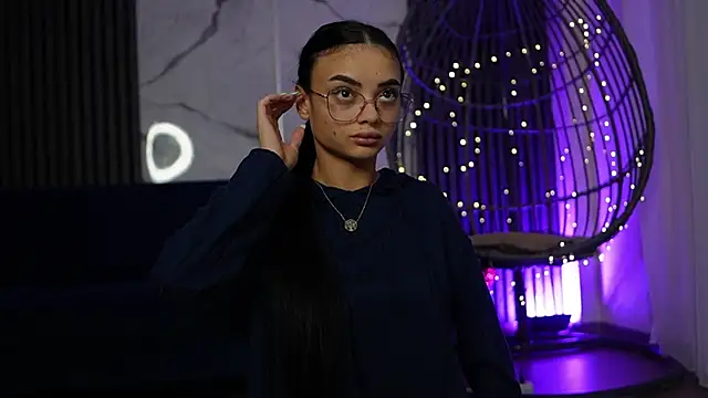 RachelRavee online show from 1, 12, 2025