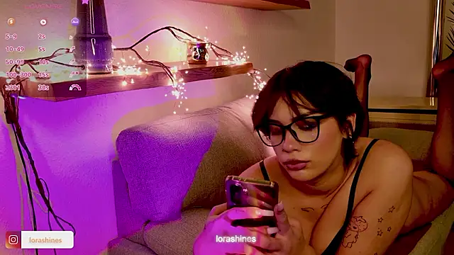 Snapshot of LoraShines chatting on 5, 2, 2026 LoraShines online show from 5, 2, 2026