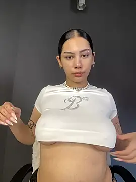 LoraShines online show from 13, 7, 2026