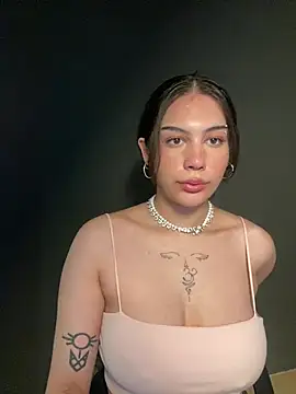 LoraShines online show from 6, 8, 2026
