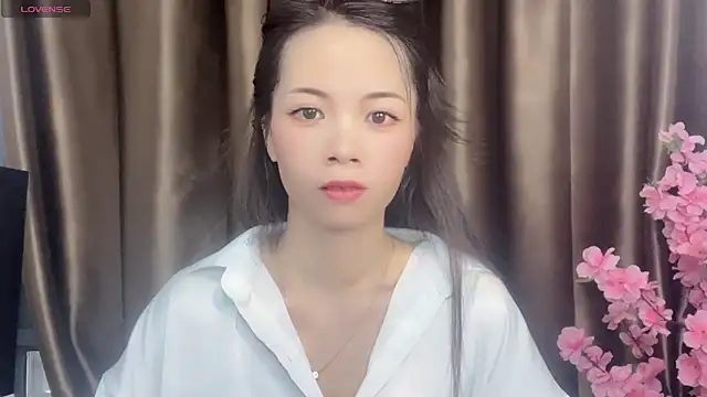 Snapshot of Lynnalltop-165-KeKe chatting on 15, 10, 2025 Lynnalltop-165-KeKe online show from 15, 10, 2025