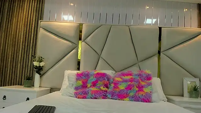 rebeca brown  online show from 11, 10, 2025