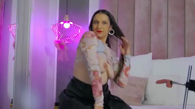 Snapshot of TesaQuinn chatting on 22, 10, 2025 TesaQuinn online show from 22, 10, 2025