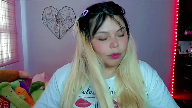 EllieMoonX online show from 4, 12, 2025