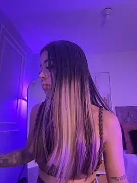 HoneyMollyX online show from 28, 7, 2026