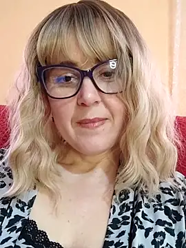 Amelialove42 online show from 8, 5, 2026