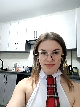 Snapshot of emelija chatting on 11, 11, 2025 emelija online show from 11, 11, 2025