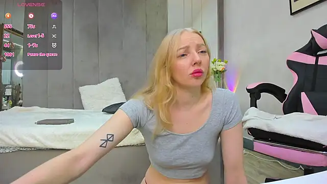 Snapshot of SundyRose chatting on 15, 11, 2025 SundyRose online show from 15, 11, 2025