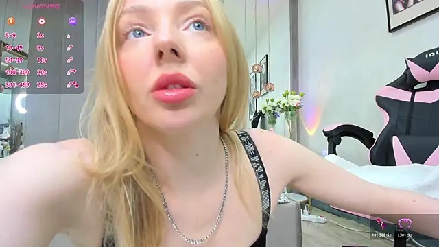 Snapshot of SundyRose chatting on 19, 11, 2025 SundyRose online show from 19, 11, 2025