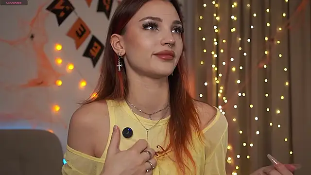 Snapshot of beckymadsons chatting on 4, 11, 2025 beckymadsons online show from 4, 11, 2025