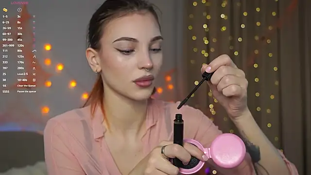 Snapshot of beckymadsons chatting on 2, 12, 2025 beckymadsons online show from 2, 12, 2025