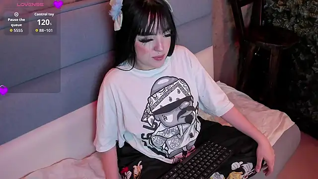 bubble  angel   online show from 14, 11, 2025