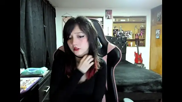 Maki Zein  online show from 21, 11, 2025