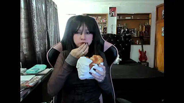 Maki Zein  online show from 2, 12, 2025