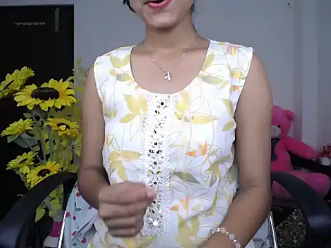 Hot Kareena online show from 20, 10, 2025