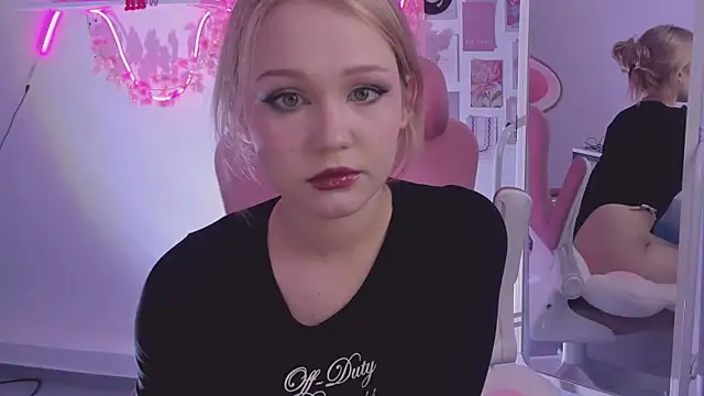 SweetCutie19 online show from 22, 10, 2025