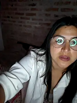 Snapshot of morenalatinaa chatting on 22, 12, 2025 morenalatinaa online show from 22, 12, 2025