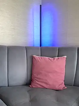 Snapshot of LunaMoore_Pink chatting on 8, 11, 2025 LunaMoore Pink online show from 8, 11, 2025