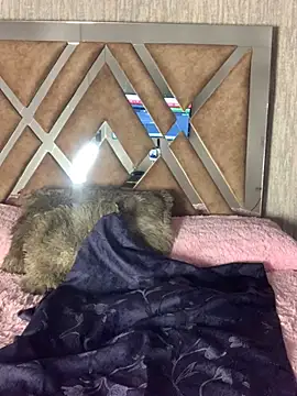 Snapshot of LunaMoore_Pink chatting on 6, 2, 2026 LunaMoore Pink online show from 6, 2, 2026