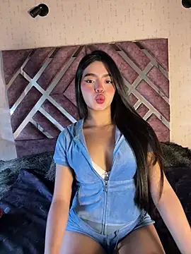 Snapshot of LunaMoore_Pink chatting on 9, 3, 2026 LunaMoore Pink online show from 9, 3, 2026