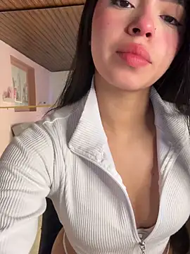 LunaMoore Pink online show from 7, 5, 2026