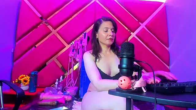 Kylie Bloom online show from 4, 8, 2026