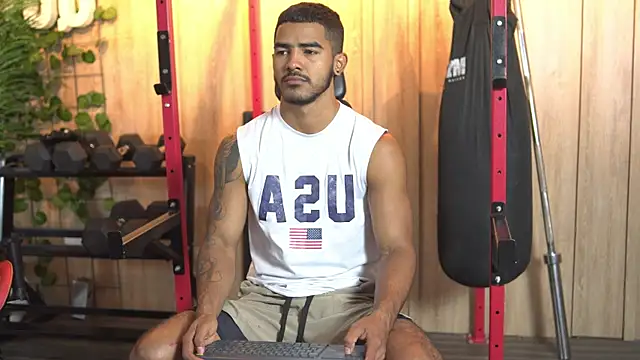 Snapshot of Reik_Vonn chatting on 20, 10, 2025 Reik Vonn online show from 20, 10, 2025