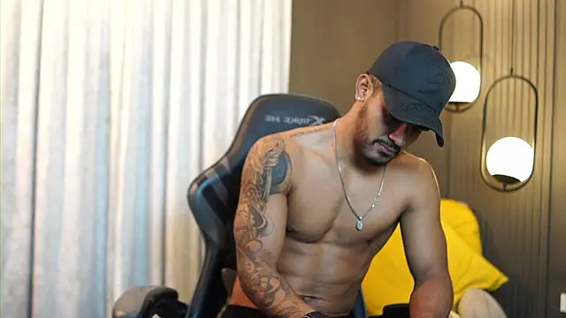 Snapshot of Reik_Vonn chatting on 11, 6, 2026 Reik Vonn online show from 11, 6, 2026