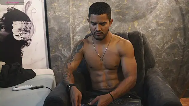 Snapshot of Reik_Vonn chatting on 13, 6, 2026 Reik Vonn online show from 13, 6, 2026