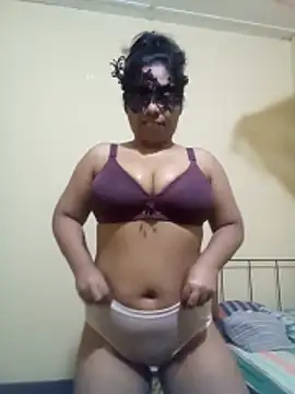 Snapshot of Expose_Queen chatting on 5, 12, 2025 Expose Queen online show from 5, 12, 2025