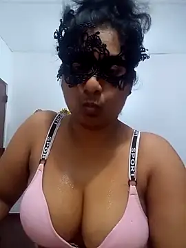 Expose Queen online show from 3, 5, 2026