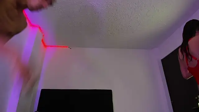 DerryAndIzzy online show from 19, 2, 2026