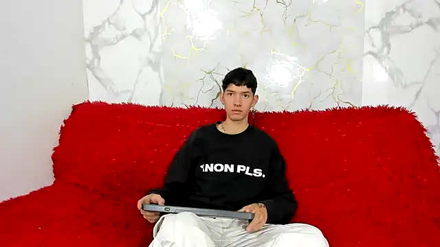 Snapshot of heyy_noah11 chatting on 17, 5, 2026 heyy noah11 online show from 17, 5, 2026