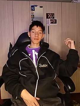 Snapshot of heyy_noah11 chatting on 15, 7, 2026 heyy noah11 online show from 15, 7, 2026
