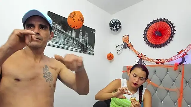 Snapshot of Sofi_And_Santy chatting on 2, 11, 2025 Sofi And Santy online show from 2, 11, 2025