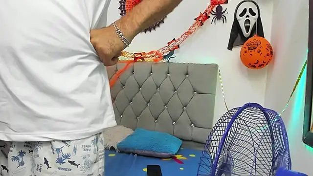 Snapshot of Sofi_And_Santy chatting on 3, 11, 2025 Sofi And Santy online show from 3, 11, 2025